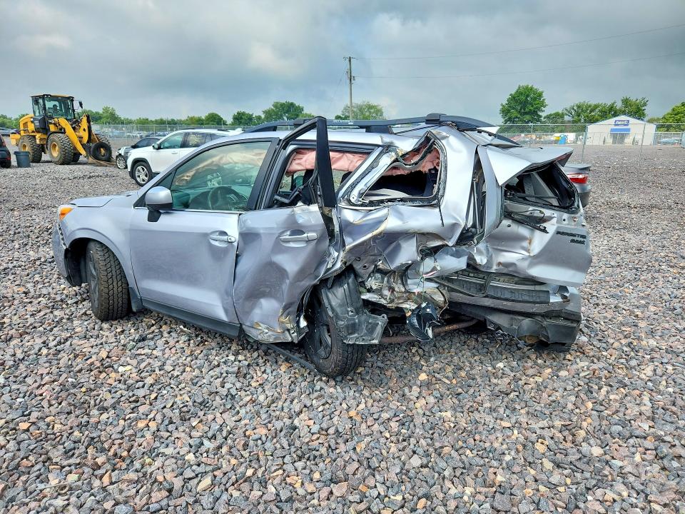 Photo 2 from auction – 2016 SUBARU FORESTER with VIN JF2SJAKC6GH406672