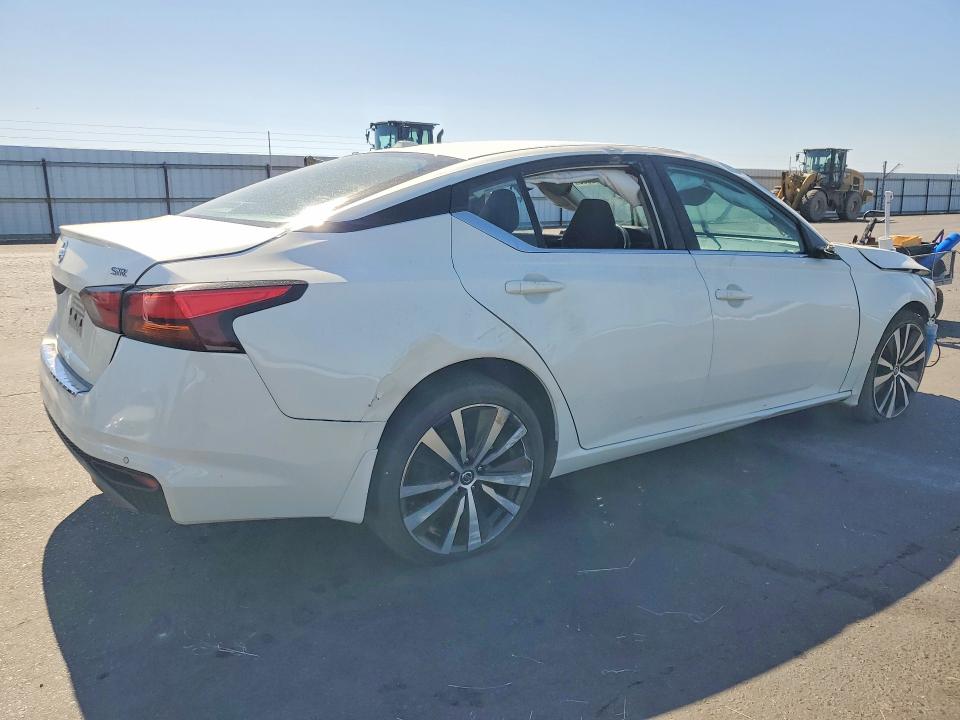 Photo 3 from auction – 2021 NISSAN ALTIMA with VIN 1N4BL4CVXMN335974