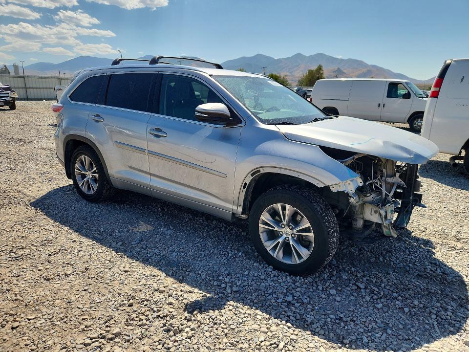 Photo 4 from auction – 2015 TOYOTA HIGHLANDER with VIN 5TDJKRFH0FS207476