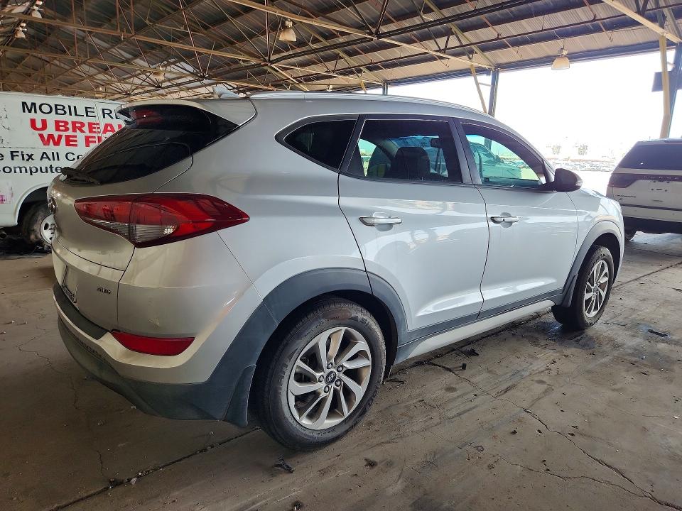 Photo 3 from auction – 2017 HYUNDAI TUCSON with VIN KM8J3CA43HU466603