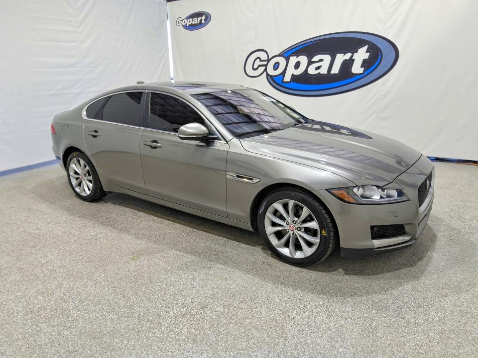 Photo 4 from auction – 2017 JAGUAR XF with VIN SAJBD4BNXHCY36116