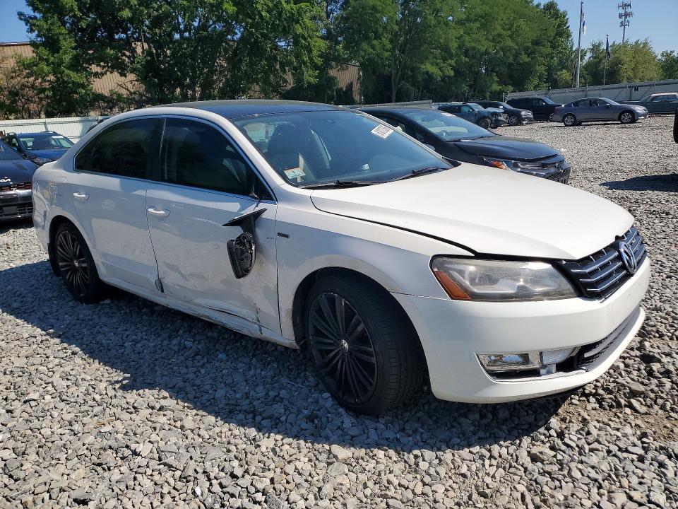 Photo 4 from auction – 2015 VOLKSWAGEN PASSAT with VIN 1VWBT7A34FC031628