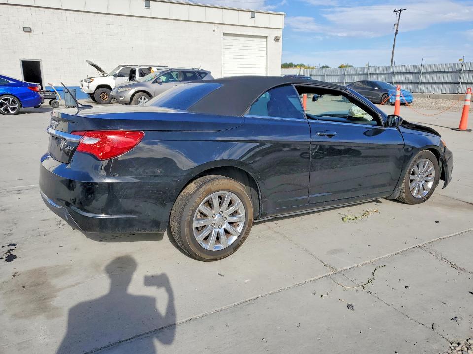 Photo 3 from auction – 2013 CHRYSLER 200 with VIN 1C3BCBEB4DN531687