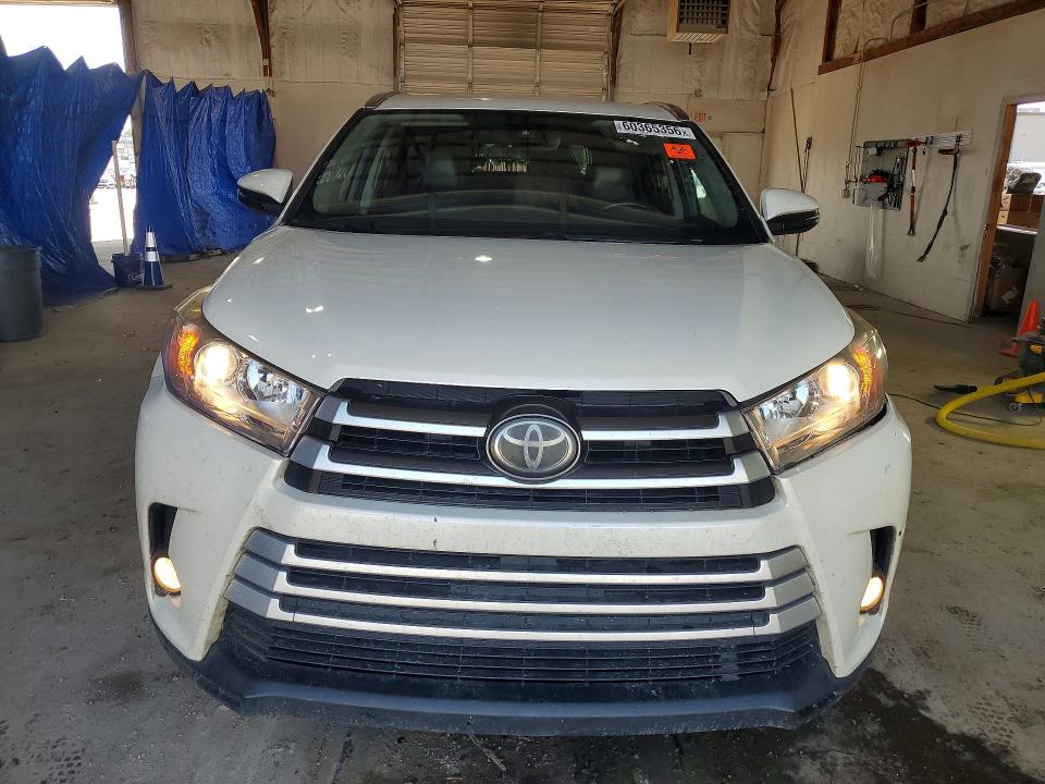 Снимка 5 от търг – 2017 TOYOTA HIGHLANDER с VIN 5TDJZRFH8HS517891