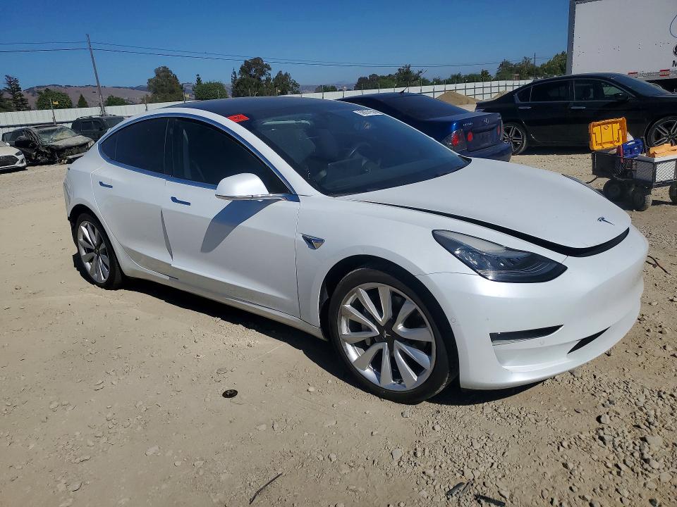 Photo 4 from auction – 2018 TESLA MODEL 3 with VIN 5YJ3E1EB2JF111568