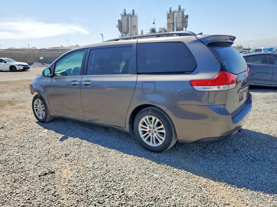 Photo 2 from auction – 2011 TOYOTA SIENNA with VIN 5TDYK3DC7BS085860