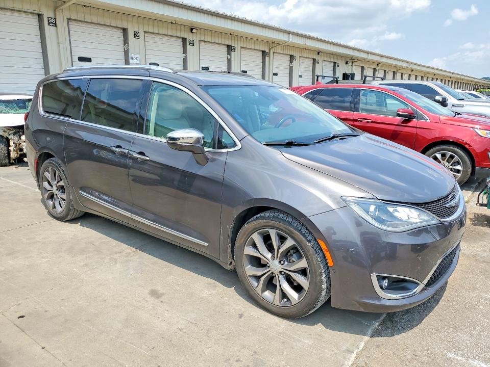 Photo 4 from auction – 2017 CHRYSLER PACIFICA with VIN 2C4RC1GG9HR704898