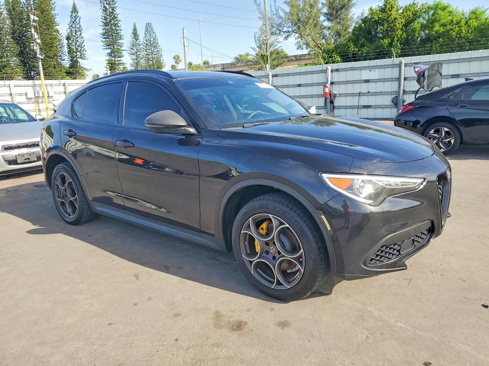 Photo 4 from auction – 2018 ALFA ROMEO STELVIO with VIN ZASFAKPN9J7C08379