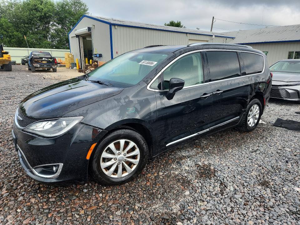 CHRYSLER PACIFICA 2018 with VIN 2C4RC1EGXJR291821 - Photo from auction