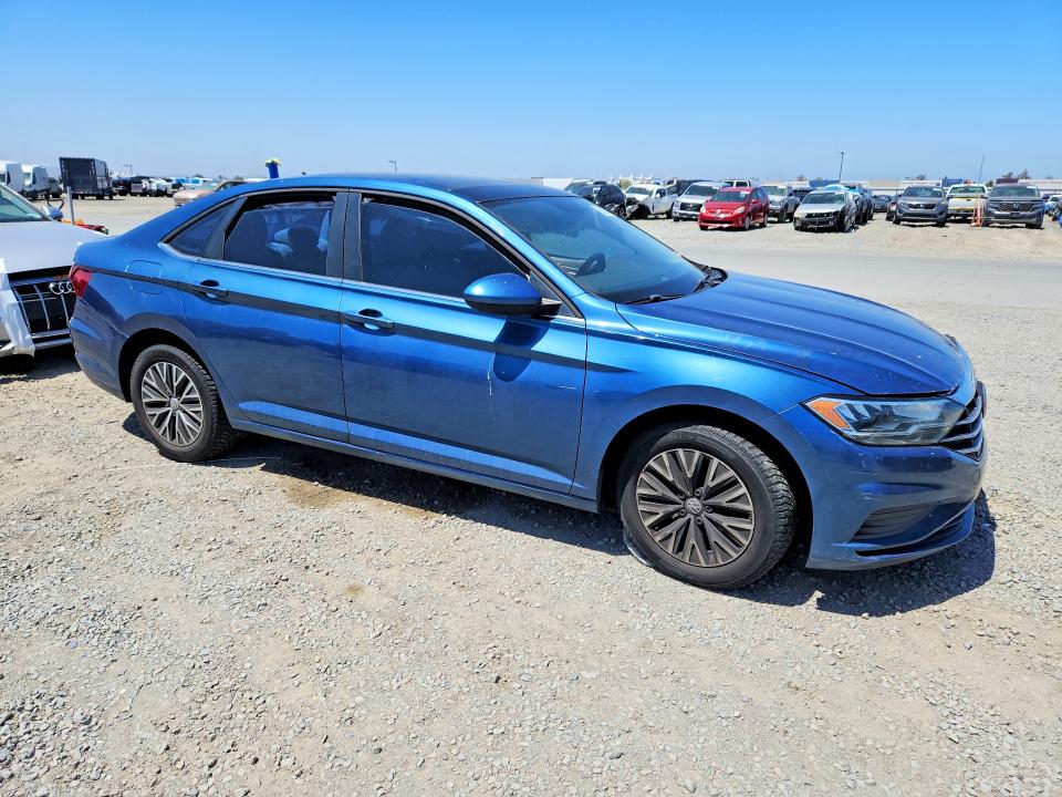 Photo 4 from auction – 2019 VOLKSWAGEN JETTA with VIN 3VWCB7BU8KM138575