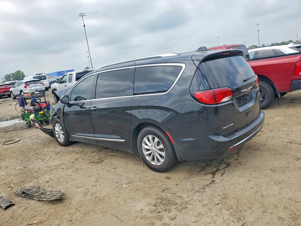 Photo 2 from auction – 2019 CHRYSLER PACIFICA with VIN 2C4RC1BG5KR526180