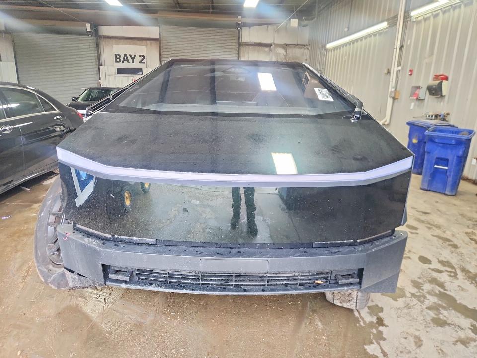 Photo 5 from auction – 2025 TESLA CYBERTRUCK with VIN 7G2CEHEE7SA062365