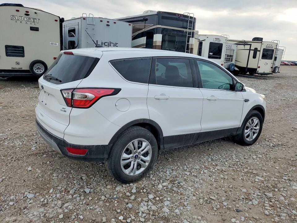 Photo 3 from auction – 2017 FORD ESCAPE with VIN 1FMCU9GD5HUE55814