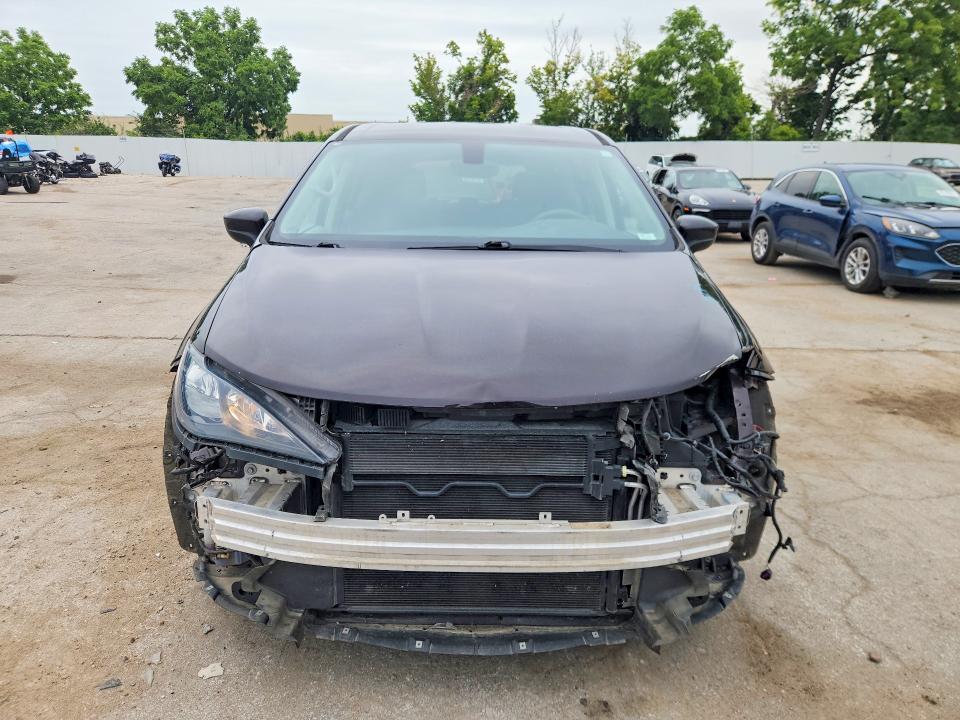 Photo 5 from auction – 2017 CHRYSLER PACIFICA with VIN 2C4RC1DG6HR614645