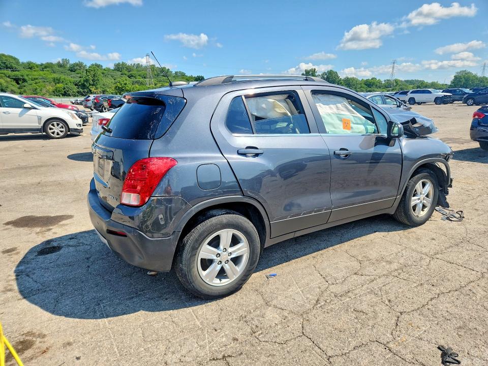 Photo 3 from auction – 2016 CHEVROLET TRAX with VIN 3GNCJLSB1GL278162