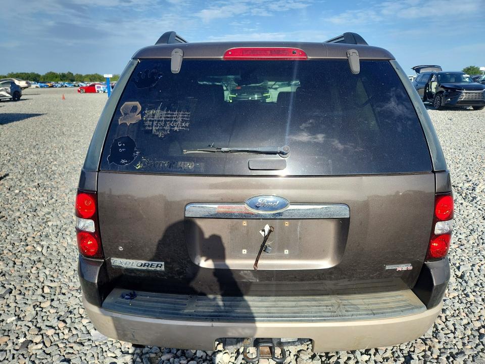 Photo 6 from auction – 2007 FORD EXPLORER with VIN 1FMEU64E57UA72958