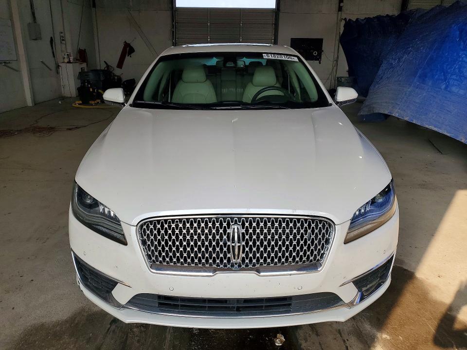 Photo 5 from auction – 2017 LINCOLN MKZ with VIN 3LN6L5E92HR653183