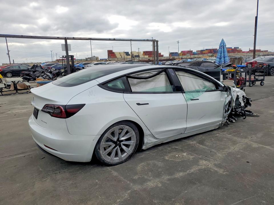 Снимка 3 от търг – 2023 TESLA MODEL 3 с VIN 5YJ3E1EB3PF477290