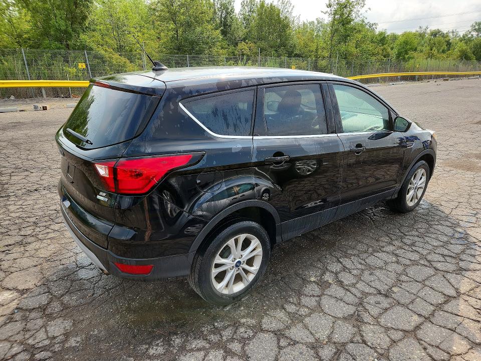 Photo 3 from auction – 2019 FORD ESCAPE with VIN 1FMCU9GD5KUA61575