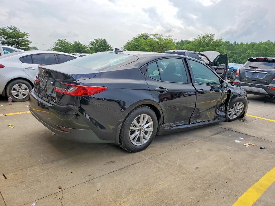 Photo 3 from auction – 2026 TOYOTA CAMRY with VIN 4T1DAACK1TU747052