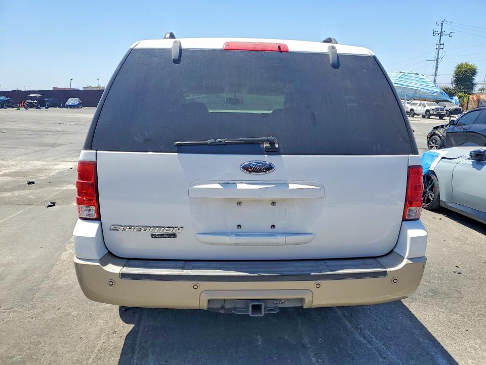 Photo 6 from auction – 2005 FORD EXPEDITION with VIN 1FMFU175X5LA68801