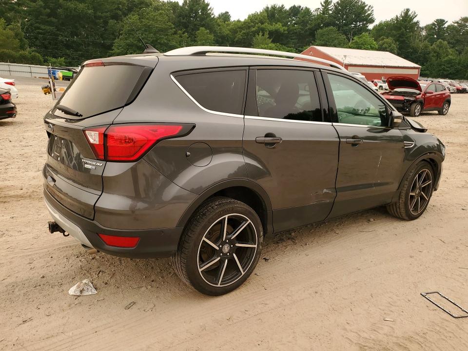 Photo 3 from auction – 2019 FORD ESCAPE with VIN 1FMCU9J92KUB73447