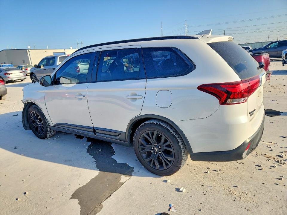 Photo 2 from auction – 2018 MITSUBISHI OUTLANDER with VIN JA4AD3A33JZ050532
