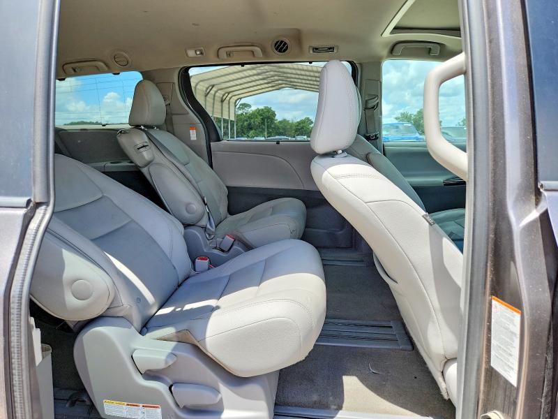 Photo 11 from auction – 2017 TOYOTA SIENNA with VIN 5TDYZ3DC1HS809336