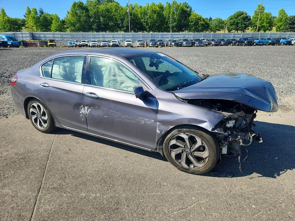 Photo 4 from auction – 2016 HONDA ACCORD with VIN 1HGCR3F84GA015219