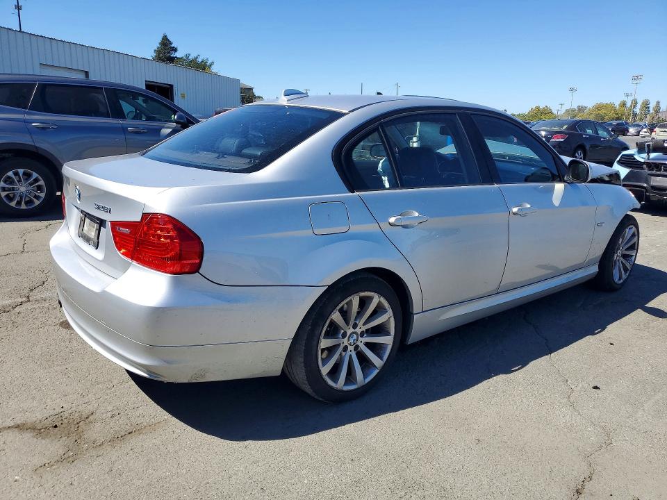 Photo 3 from auction – 2011 BMW 328 with VIN WBAPH5C57BF093365