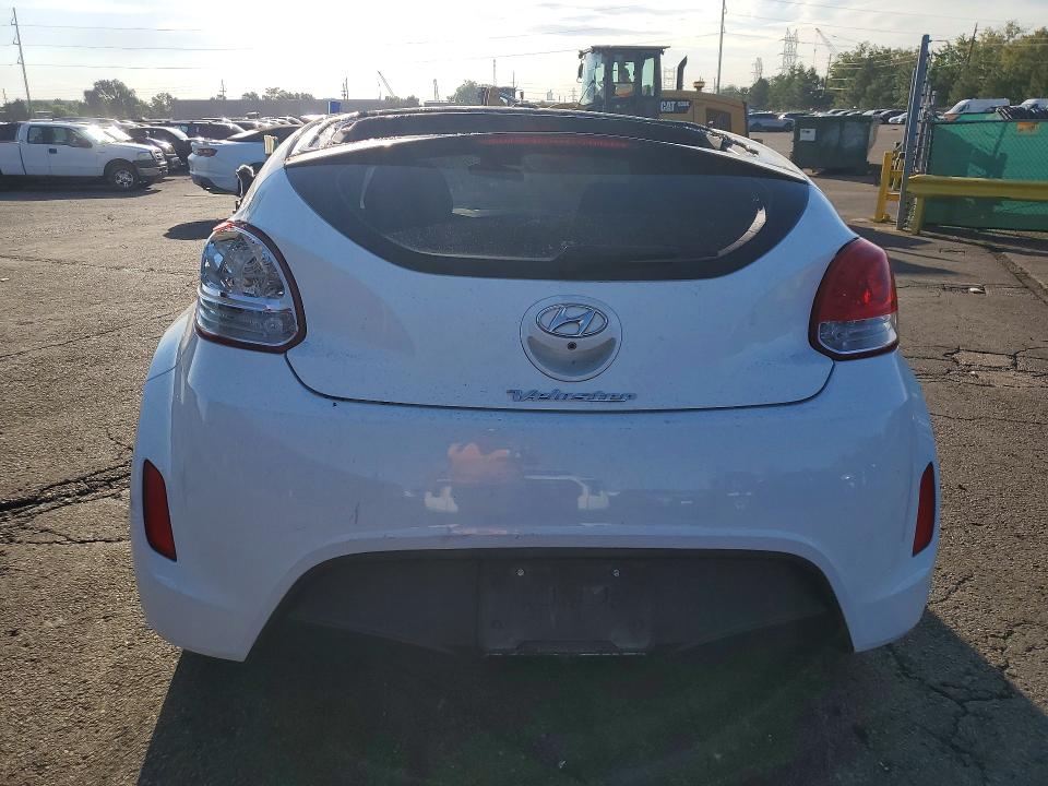 Photo 6 from auction – 2017 HYUNDAI VELOSTER with VIN KMHTC6AD4HU307969