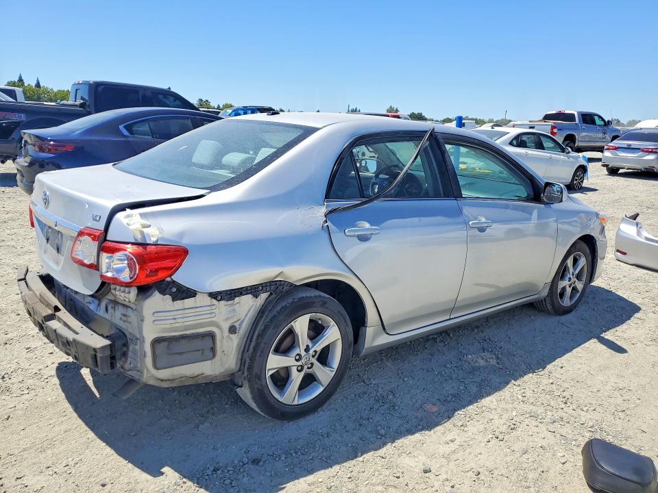 Photo 3 from auction – 2013 TOYOTA COROLLA with VIN 2T1BU4EE0DC980382