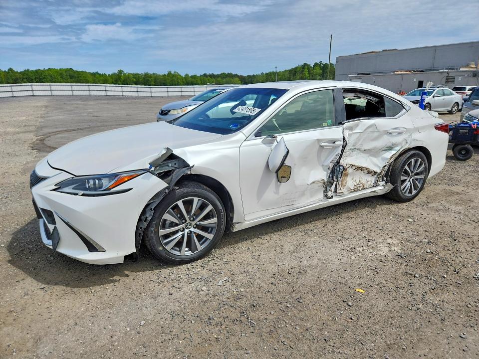 LEXUS ES 2019 with VIN JTHB21B11K2057862 - Photo from auction