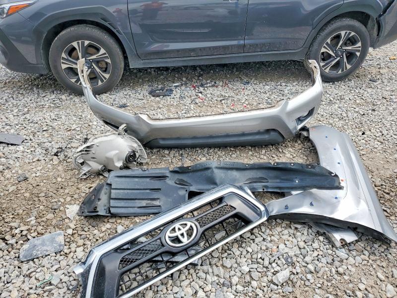 Photo 12 from auction – 2014 TOYOTA TACOMA with VIN 3TMLU4EN4EM141963