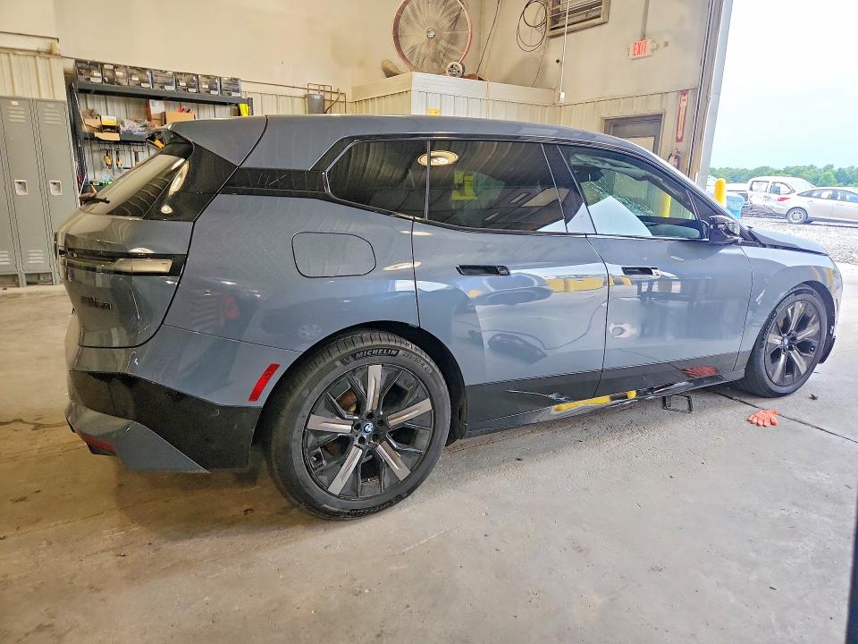 Photo 3 from auction – 2023 BMW IX with VIN WB533CF07PCM48172