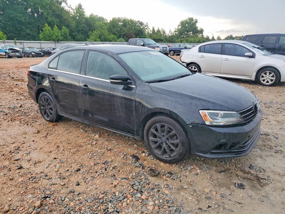Photo 4 from auction – 2017 VOLKSWAGEN JETTA with VIN 3VWDB7AJ8HM384692