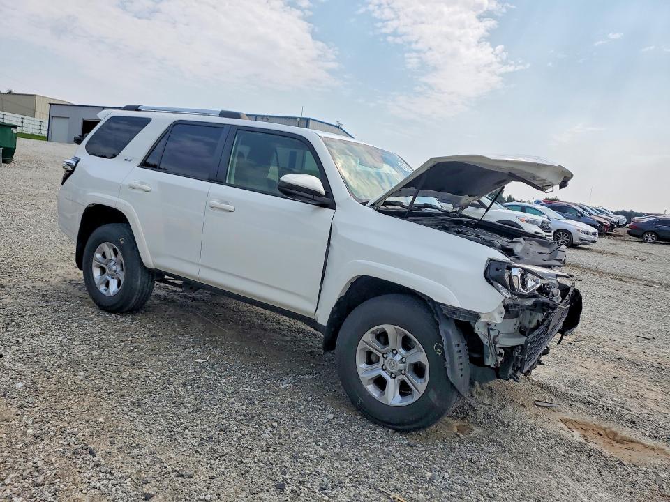 Photo 4 from auction – 2021 TOYOTA 4RUNNER with VIN JTEMU5JR9M5939703
