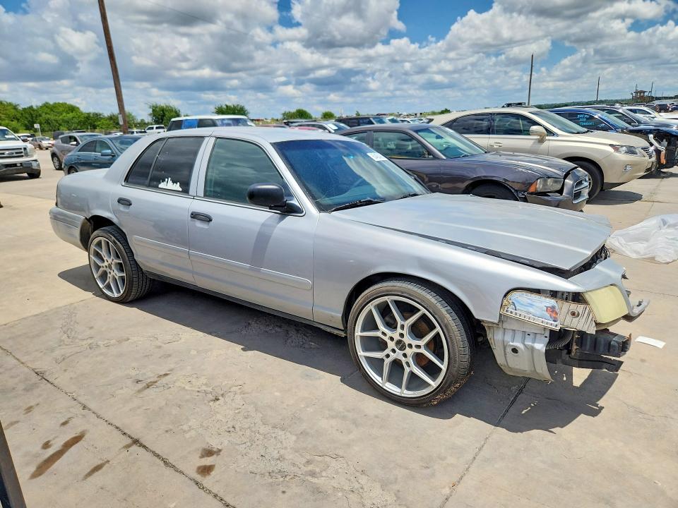 Photo 4 from auction – 2007 FORD CROWN VICTORIA with VIN 2FAFP71WX7X135666