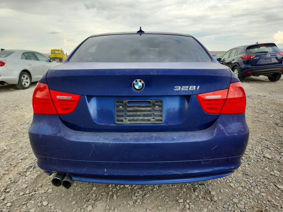 Photo 6 from auction – 2011 BMW 328 with VIN WBAPK7C5XBA972756
