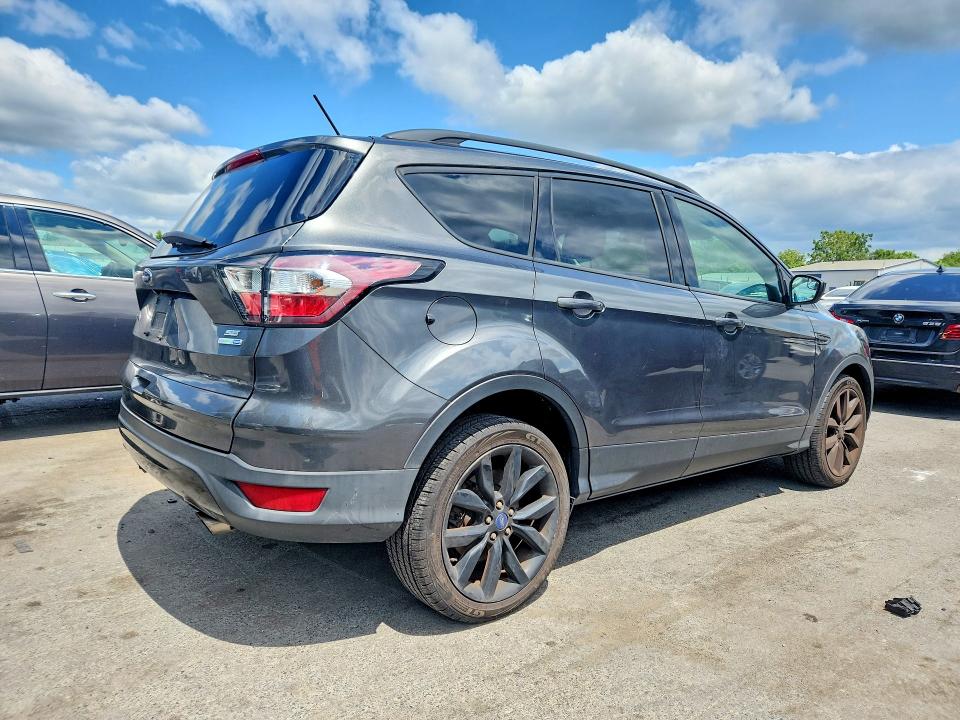 Photo 3 from auction – 2018 FORD ESCAPE with VIN 1FMCU9GD3JUA59709