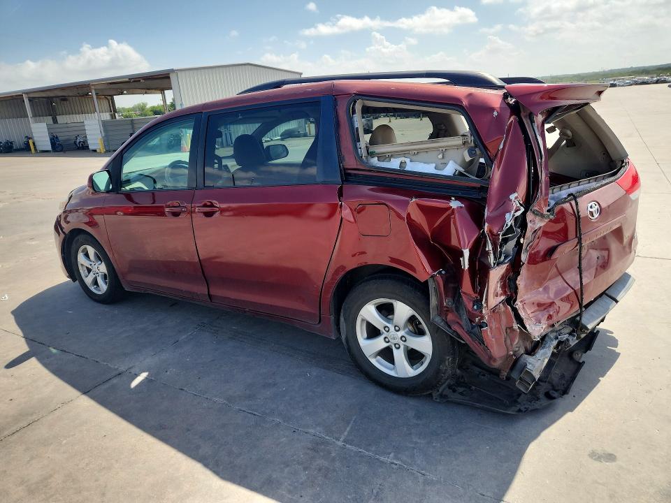 Photo 2 from auction – 2011 TOYOTA SIENNA with VIN 5TDKK3DC3BS033079