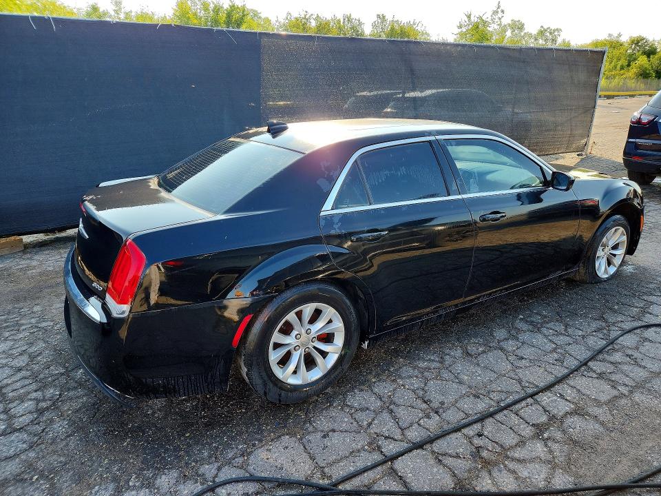 Photo 3 from auction – 2016 CHRYSLER 300 with VIN 2C3CCAAG9GH116751