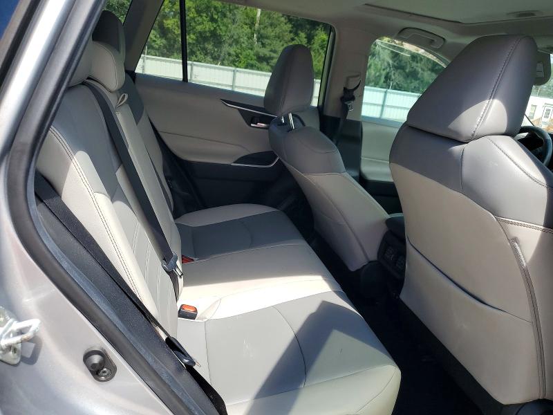 Photo 11 from auction – 2020 TOYOTA RAV4 with VIN 2T3C1RFV2LC053446