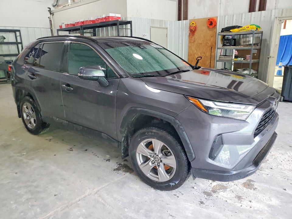 Photo 4 from auction – 2022 TOYOTA RAV4 with VIN 2T3P1RFV0NC316053