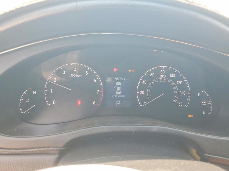 Photo 9 from auction – 2010 HYUNDAI GENESIS with VIN KMHGC4DE5AU085801