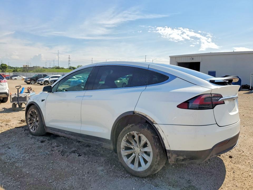 Photo 2 from auction – 2018 TESLA MODEL X with VIN 5YJXCDE24JF104033