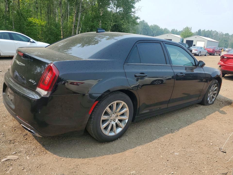 Photo 3 from auction – 2018 CHRYSLER 300 with VIN 2C3CCABGXJH249461