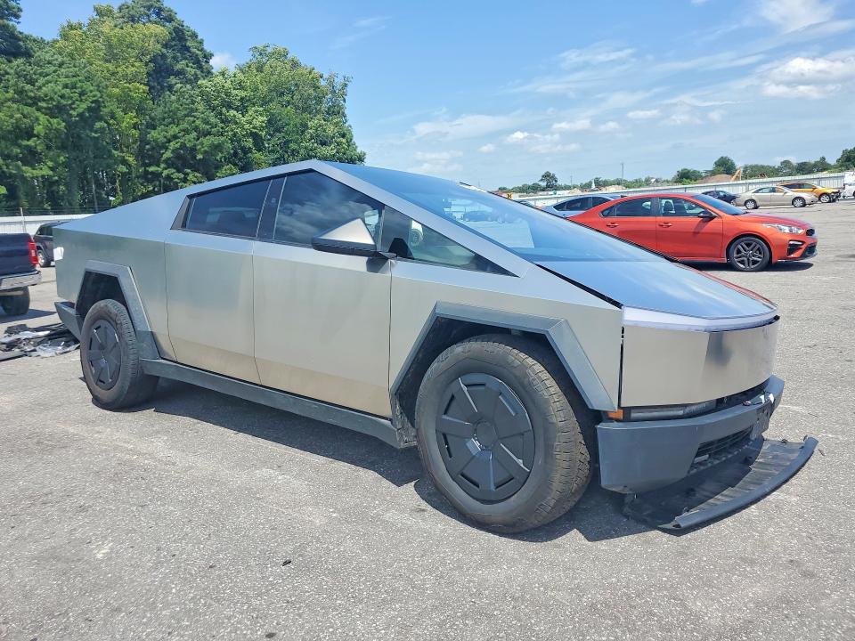 Photo 4 from auction – 2024 TESLA CYBERTRUCK with VIN 7G2CEHED3RA041272