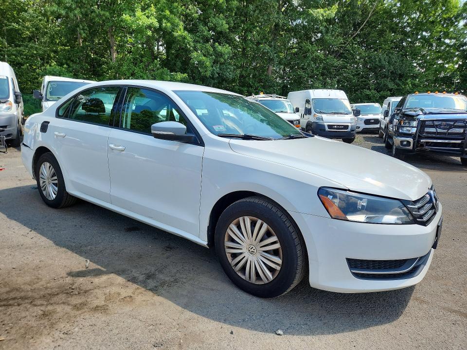 Photo 4 from auction – 2015 VOLKSWAGEN PASSAT with VIN 1VWAT7A36FC017189