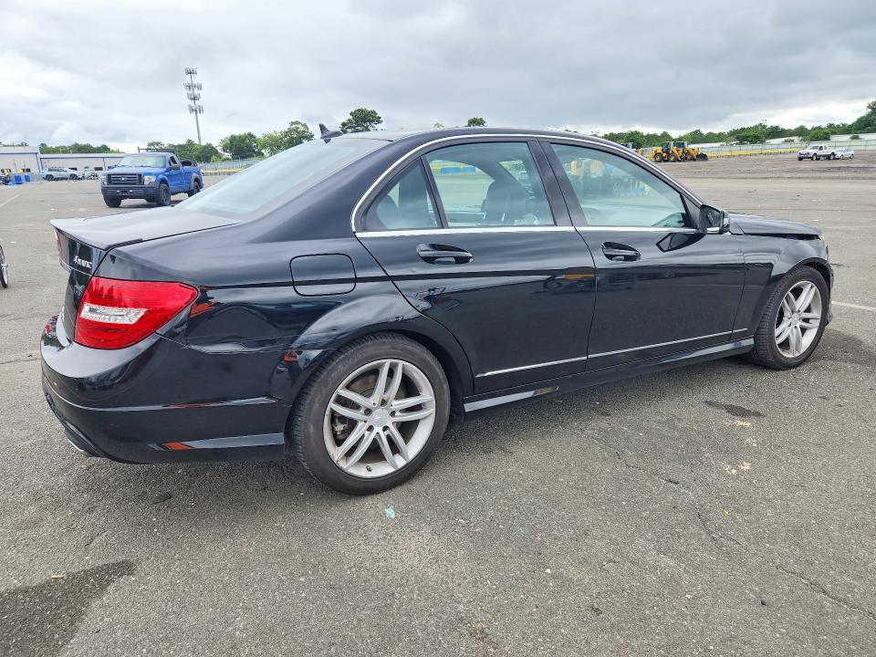 Photo 3 from auction – 2014 MERCEDES-BENZ C CLASS with VIN WDDGF8AB4ER311094